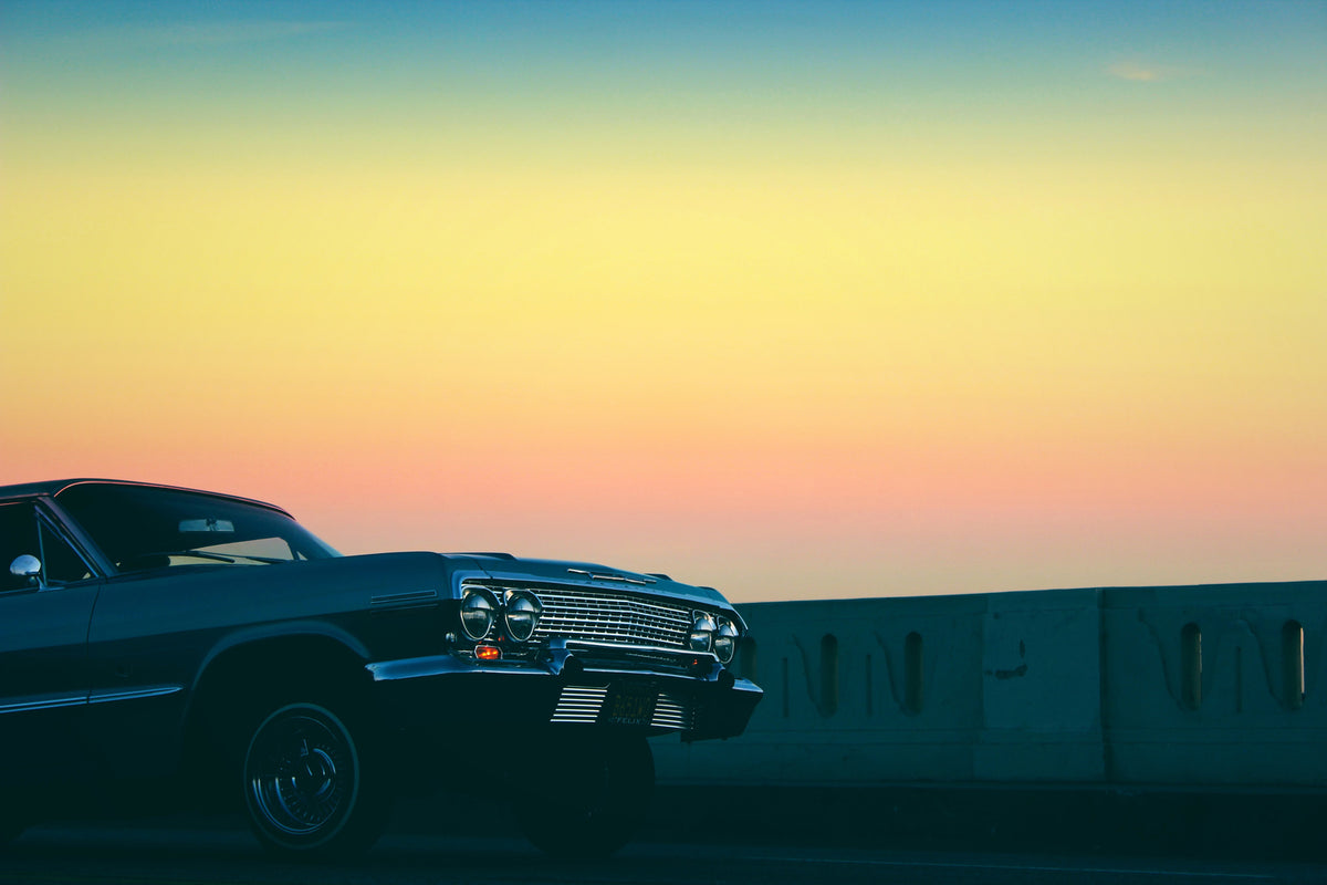 photo-wallpaper-vintage-car-in-the-evening-light