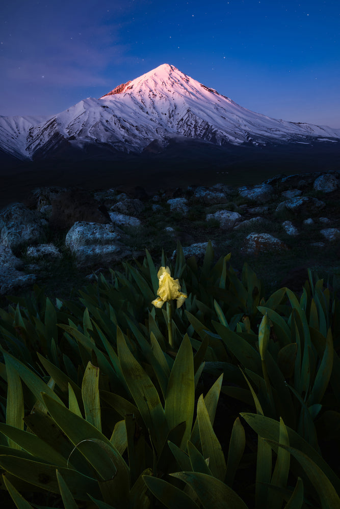 photo-wallpaper-mount-damavand-in-blue-moments