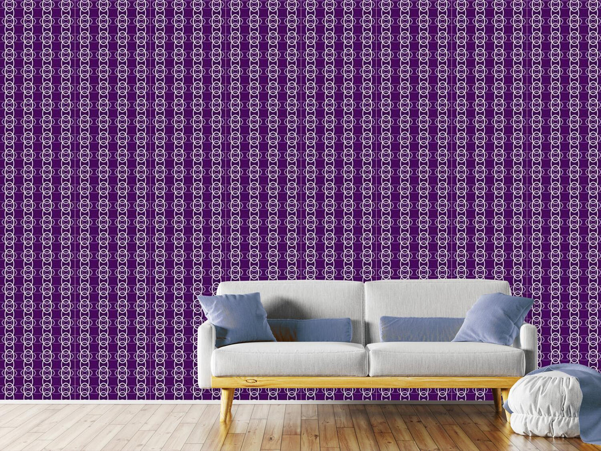 patterned-wallpaper-chain-crossing