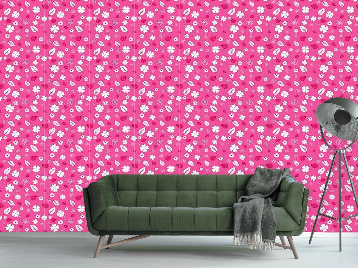 patterned-wallpaper-ladybugs-and-clover