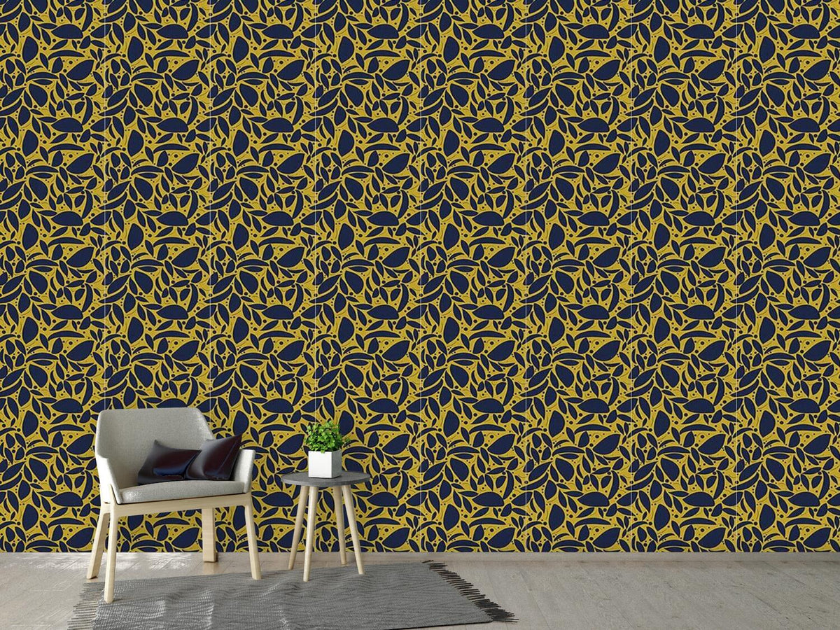 patterned-wallpaper-gold-leaf-silhouettes