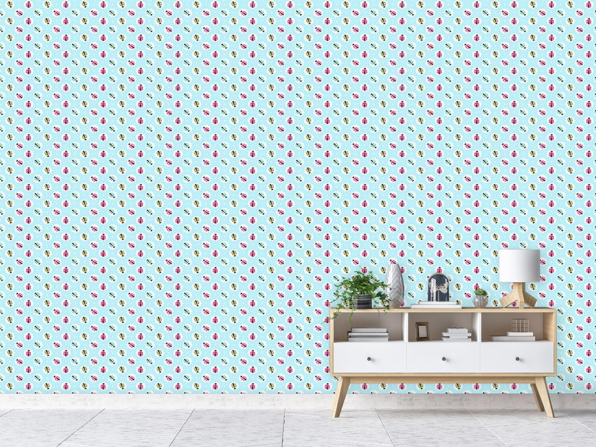 patterned-wallpaper-sweet-ladybug