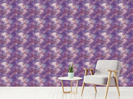 patterned-wallpaper-golden-chain-on-violet-silk