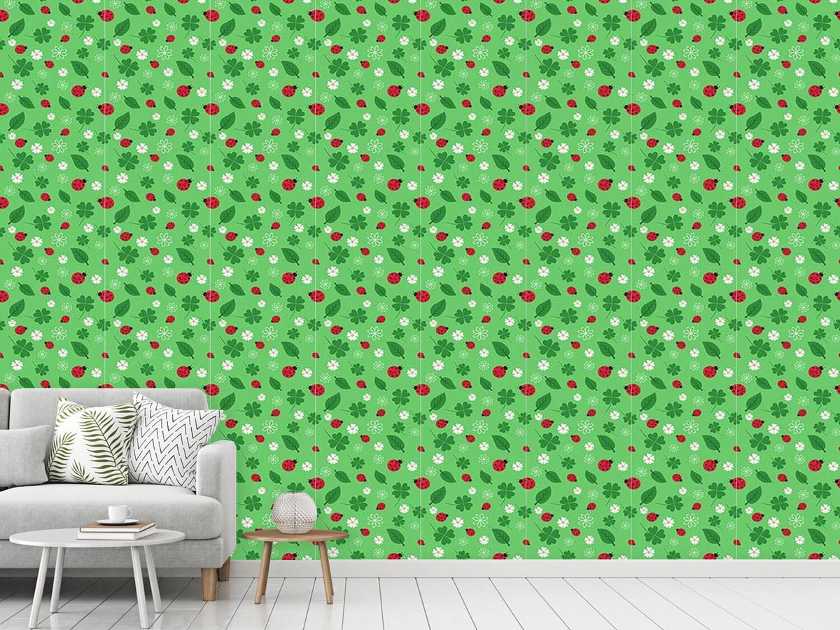 patterned-wallpaper-ladybug-in-luck